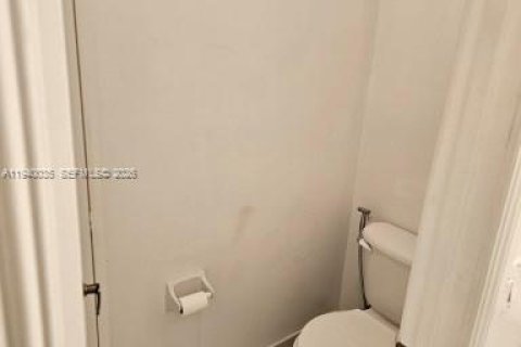 Villa ou maison à louer à Homestead, Floride: 3 chambres, 149.57 m2 № 1997327 - photo 24