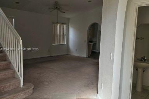 Villa ou maison à louer à Homestead, Floride: 3 chambres, 149.57 m2 № 1997327 - photo 3