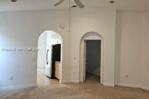 Villa ou maison à louer à Homestead, Floride: 3 chambres, 149.57 m2 № 1997327 - photo 12