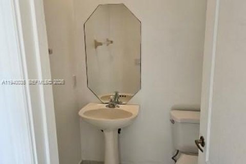 Villa ou maison à louer à Homestead, Floride: 3 chambres, 149.57 m2 № 1997327 - photo 5