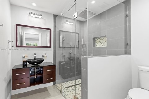 House in Miami, Florida 4 bedrooms, 139.63 sq.m. № 1929436 - photo 29