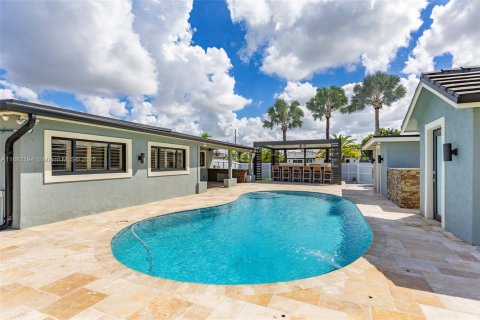 House in Miami, Florida 4 bedrooms, 139.63 sq.m. № 1929436 - photo 17