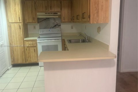 Townhouse in Miami, Florida 2 bedrooms, 84.36 sq.m. № 1787232 - photo 16