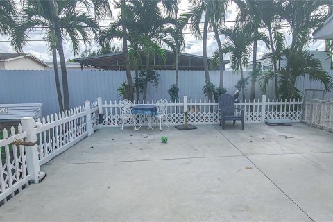 Casa en venta en Miami, Florida, 5 dormitorios, 192.68 m2 № 2003751 - foto 23
