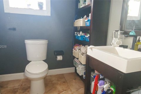 Casa en venta en Miami, Florida, 5 dormitorios, 192.68 m2 № 2003751 - foto 20