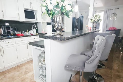 Casa en venta en Miami, Florida, 5 dormitorios, 192.68 m2 № 2003751 - foto 10