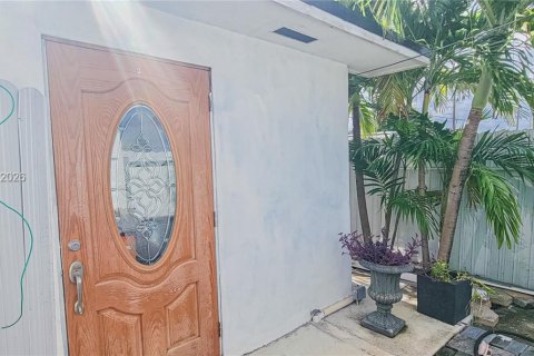 Casa en venta en Miami, Florida, 5 dormitorios, 192.68 m2 № 2003751 - foto 25