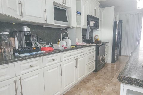 Casa en venta en Miami, Florida, 5 dormitorios, 192.68 m2 № 2003751 - foto 7