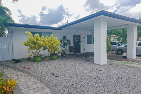 Casa en venta en Miami, Florida, 5 dormitorios, 192.68 m2 № 2003751 - foto 1