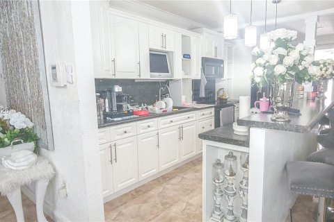 Casa en venta en Miami, Florida, 5 dormitorios, 192.68 m2 № 2003751 - foto 6