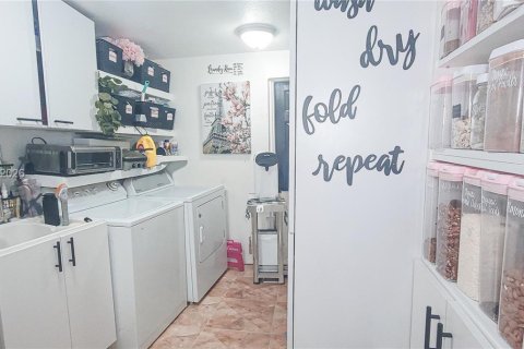 Casa en venta en Miami, Florida, 5 dormitorios, 192.68 m2 № 2003751 - foto 18