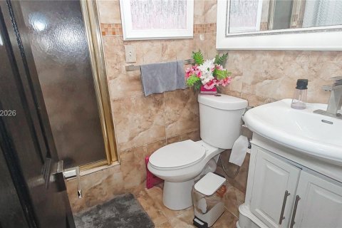 Casa en venta en Miami, Florida, 5 dormitorios, 192.68 m2 № 2003751 - foto 16