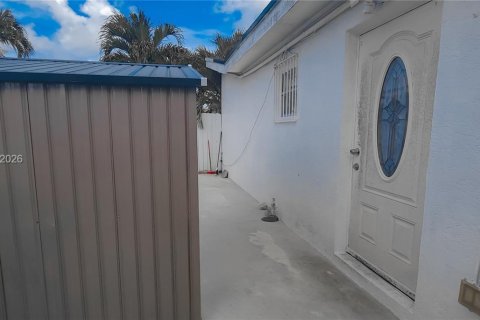 Casa en venta en Miami, Florida, 5 dormitorios, 192.68 m2 № 2003751 - foto 24