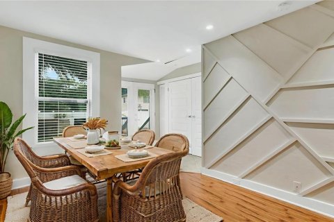 House in Saint Petersburg, Florida 3 bedrooms, 120.96 sq.m. № 1793551 - photo 24