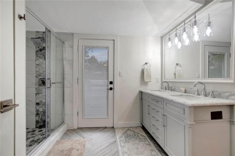 House in Saint Petersburg, Florida 3 bedrooms, 120.96 sq.m. № 1793551 - photo 18