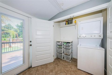 House in Saint Petersburg, Florida 3 bedrooms, 120.96 sq.m. № 1793551 - photo 26
