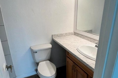 Condo in Vero Beach, Florida, 2 bedrooms № 2178055 - photo 9