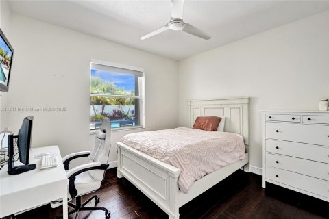 House in Weston, Florida 5 bedrooms, 282.89 sq.m. № 1847767 - photo 25