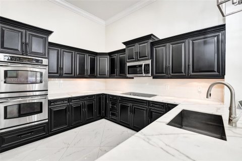 House in Weston, Florida 5 bedrooms, 282.89 sq.m. № 1847767 - photo 18