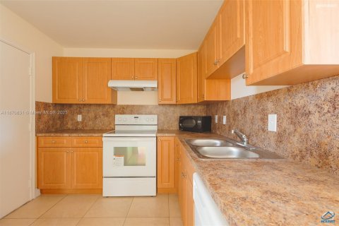 Copropriété à louer à Miami, Floride: 2 chambres, 97.55 m2 № 1927952 - photo 8