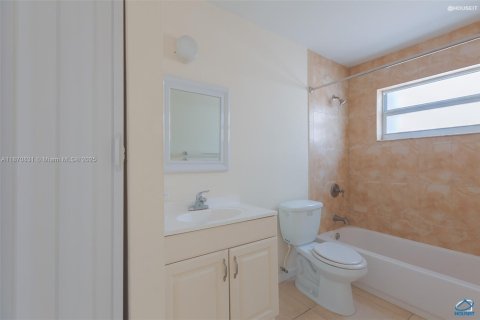 Copropriété à louer à Miami, Floride: 2 chambres, 97.55 m2 № 1927952 - photo 4