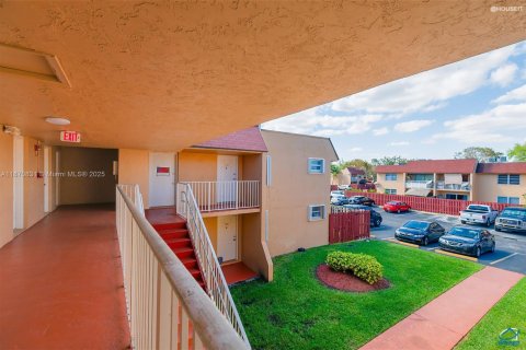 Copropriété à louer à Miami, Floride: 2 chambres, 97.55 m2 № 1927952 - photo 3