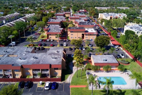 Copropriété à louer à Miami, Floride: 2 chambres, 97.55 m2 № 1927952 - photo 2