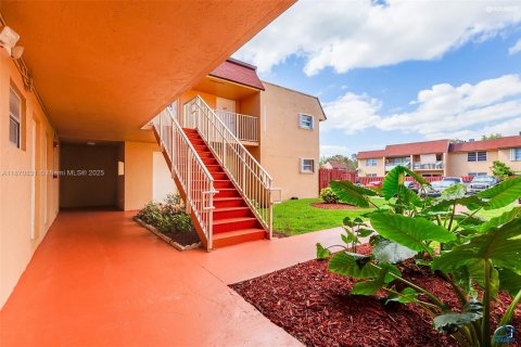 Copropriété à louer à Miami, Floride: 2 chambres, 97.55 m2 № 1927952 - photo 14