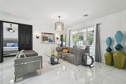 Villa ou maison à vendre à Land O' Lakes, Floride: 6 chambres, 339.19 m2 № 2356270 - photo 8