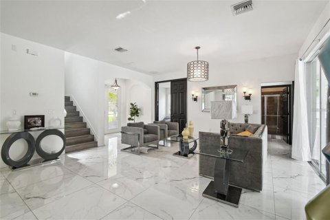 Villa ou maison à vendre à Land O' Lakes, Floride: 6 chambres, 339.19 m2 № 2356270 - photo 7