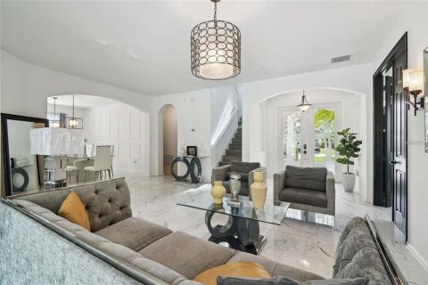 Villa ou maison à vendre à Land O' Lakes, Floride: 6 chambres, 339.19 m2 № 2356270 - photo 9