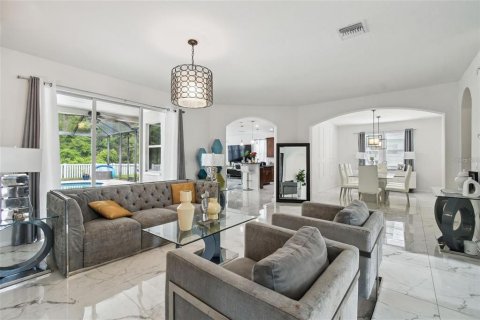 Villa ou maison à vendre à Land O' Lakes, Floride: 6 chambres, 339.19 m2 № 2356270 - photo 10