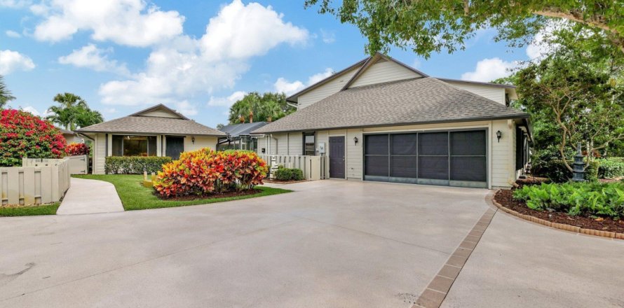 House in Jensen Beach, Florida 4 bedrooms, 414.16 sq.m. № 1180646