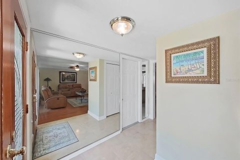 House in Dunedin, Florida 4 bedrooms, 188.5 sq.m. № 2157191 - photo 16