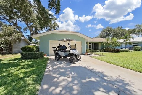 House in Dunedin, Florida 4 bedrooms, 188.5 sq.m. № 2157191 - photo 3