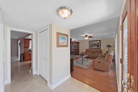 House in Dunedin, Florida 4 bedrooms, 188.5 sq.m. № 2157191 - photo 14