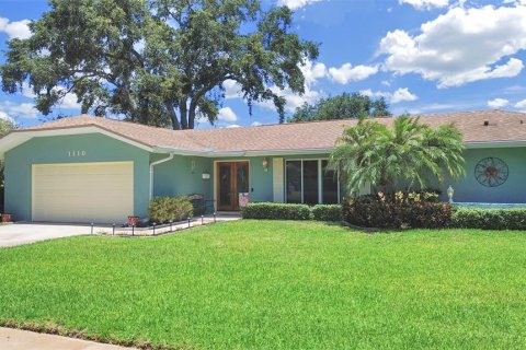 House in Dunedin, Florida 4 bedrooms, 188.5 sq.m. № 2157191 - photo 2