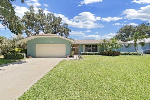 House in Dunedin, Florida 4 bedrooms, 188.5 sq.m. № 2157191 - photo 11