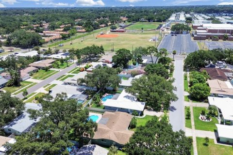 House in Dunedin, Florida 4 bedrooms, 188.5 sq.m. № 2157191 - photo 4