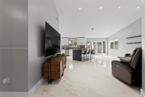 House in Miami, Florida 3 bedrooms, 135.08 sq.m. № 1891372 - photo 15