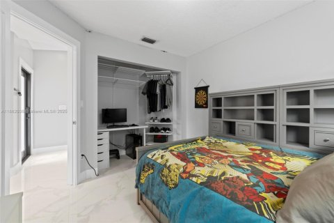 House in Miami, Florida 3 bedrooms, 135.08 sq.m. № 1891372 - photo 25
