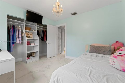 House in Miami, Florida 3 bedrooms, 135.08 sq.m. № 1891372 - photo 23