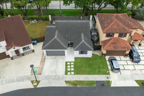 House in Miami, Florida 3 bedrooms, 135.08 sq.m. № 1891372 - photo 2