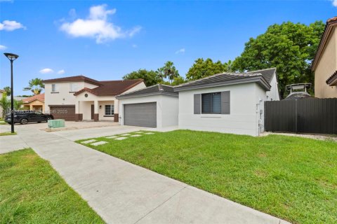 House in Miami, Florida 3 bedrooms, 135.08 sq.m. № 1891372 - photo 29