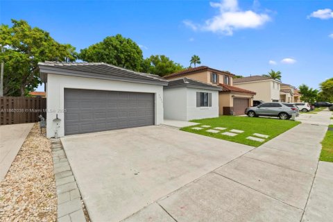 House in Miami, Florida 3 bedrooms, 135.08 sq.m. № 1891372 - photo 30