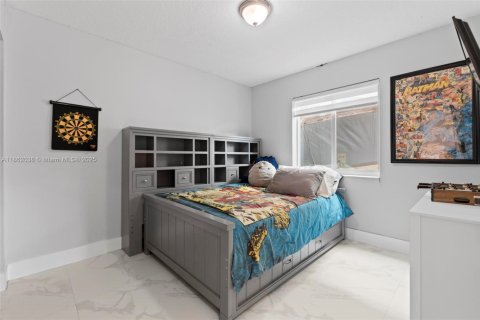 House in Miami, Florida 3 bedrooms, 135.08 sq.m. № 1891372 - photo 26