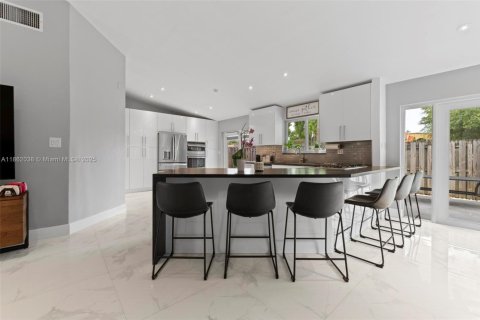 House in Miami, Florida 3 bedrooms, 135.08 sq.m. № 1891372 - photo 10