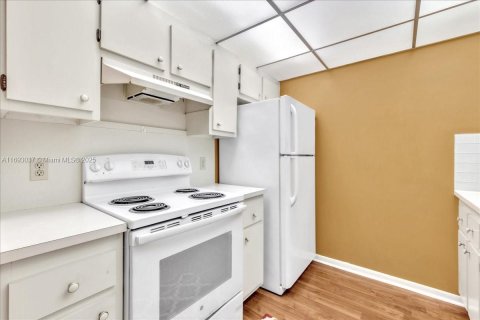 Condominio en venta en Pembroke Pines, Florida, 1 dormitorio, 63.64 m2 № 1443569 - foto 12