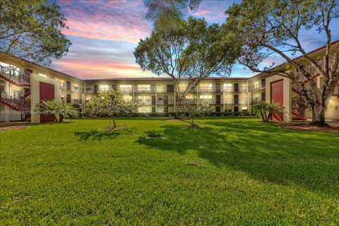 Condominio en venta en Pembroke Pines, Florida, 1 dormitorio, 63.64 m2 № 1443569 - foto 1