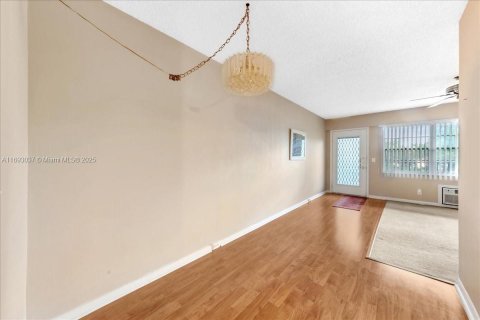 Condominio en venta en Pembroke Pines, Florida, 1 dormitorio, 63.64 m2 № 1443569 - foto 10